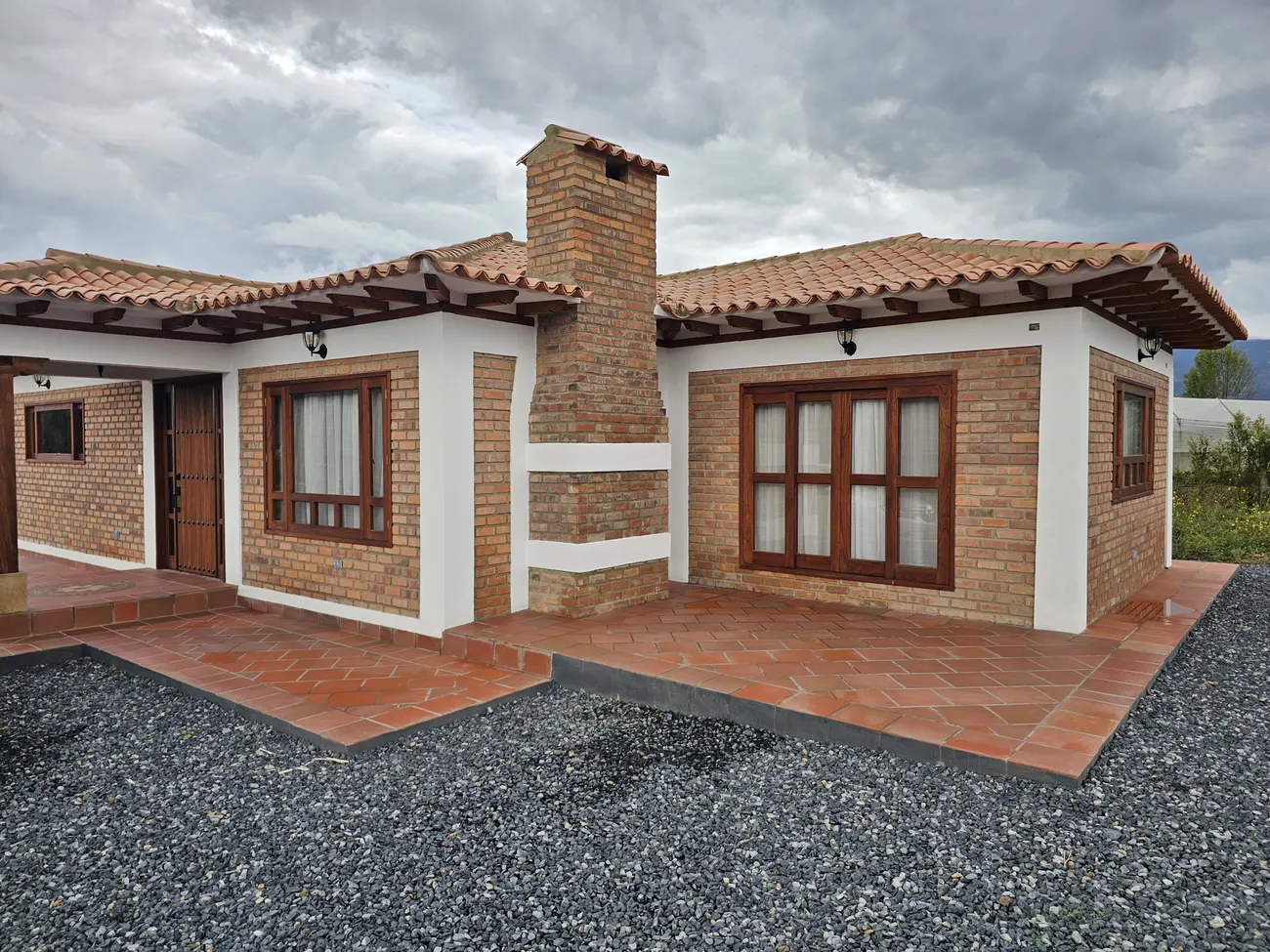 Fachada de ladrillo de Refugio Zuhé, Villa de Leyva